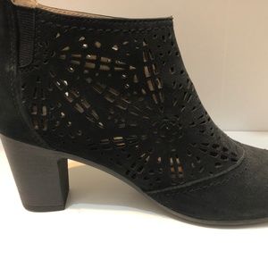 Earth Origins Booties Size 7